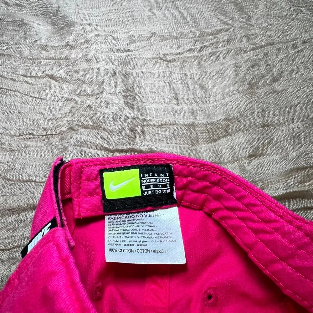 Nike Infant Heritage86 Adjustable Hot Pink Baseball Cap Baby Active Sporty
